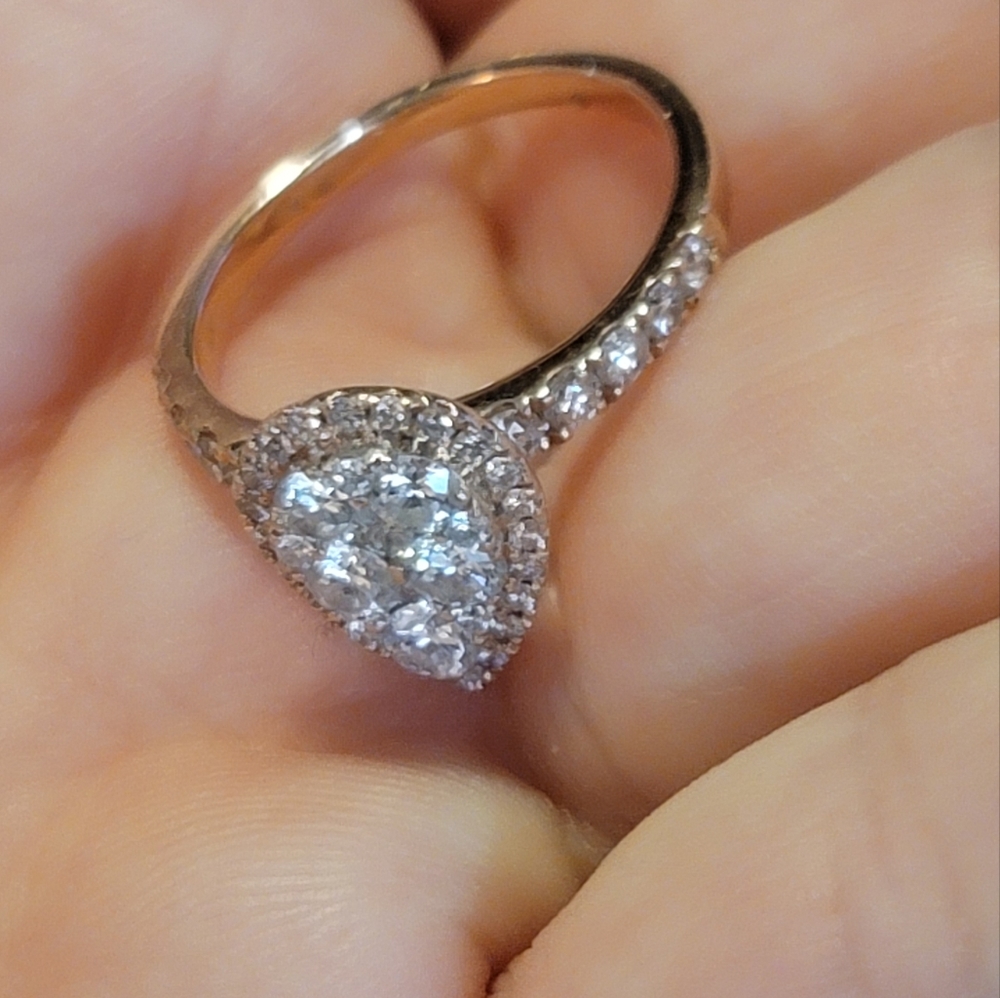 14kt Gold & Diamonds Ring 6.5 - Picture 9 of 12